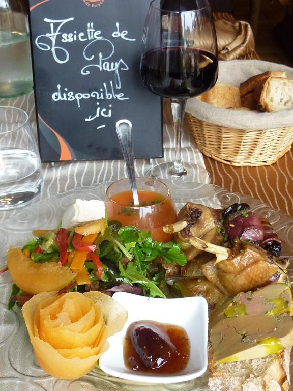 Logis Hotels - Hotel Et Restaurant Les Voyageurs Tournon-dʼAgenais Eksteriør billede