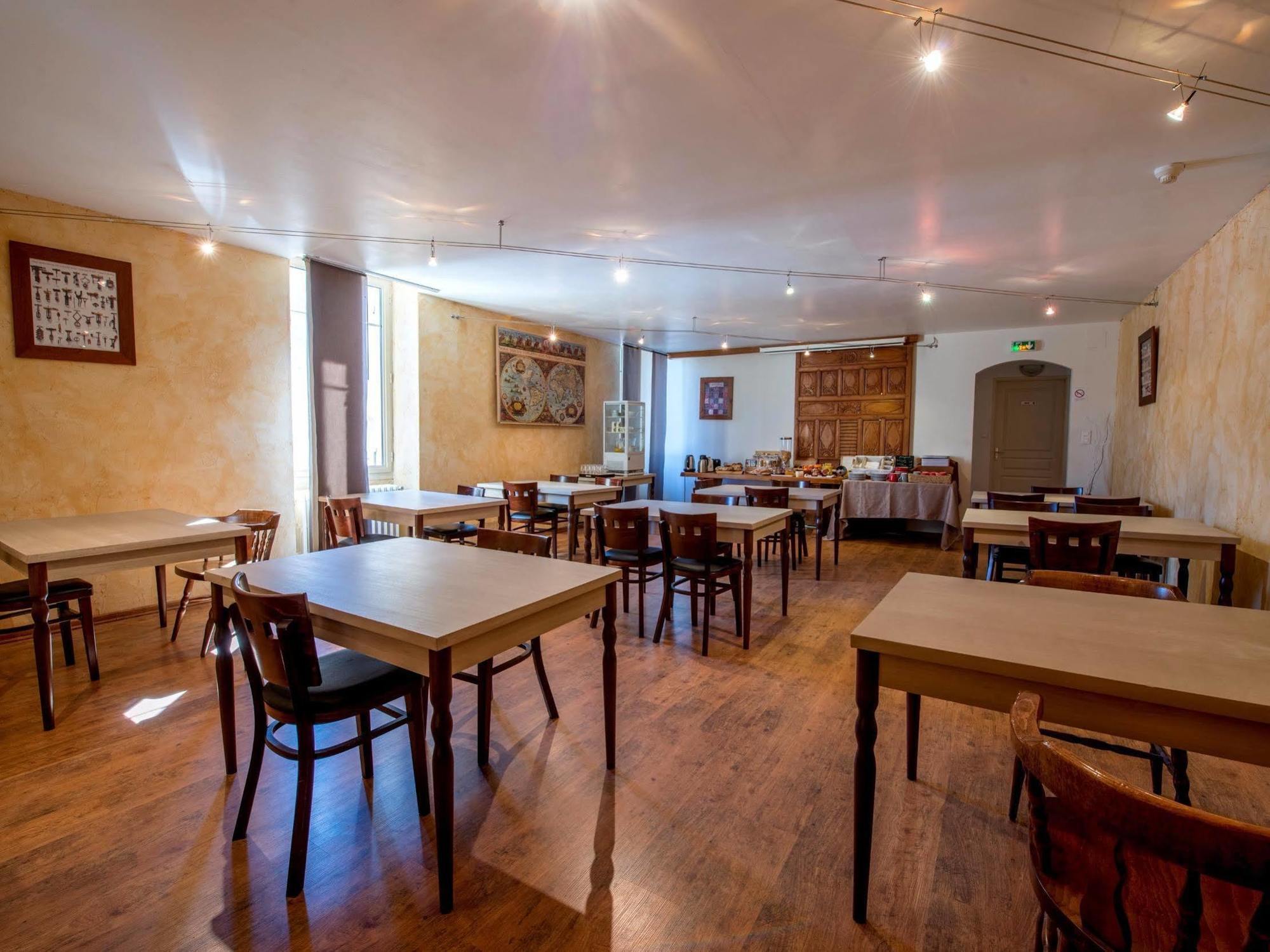 Logis Hotels - Hotel Et Restaurant Les Voyageurs Tournon-dʼAgenais Eksteriør billede