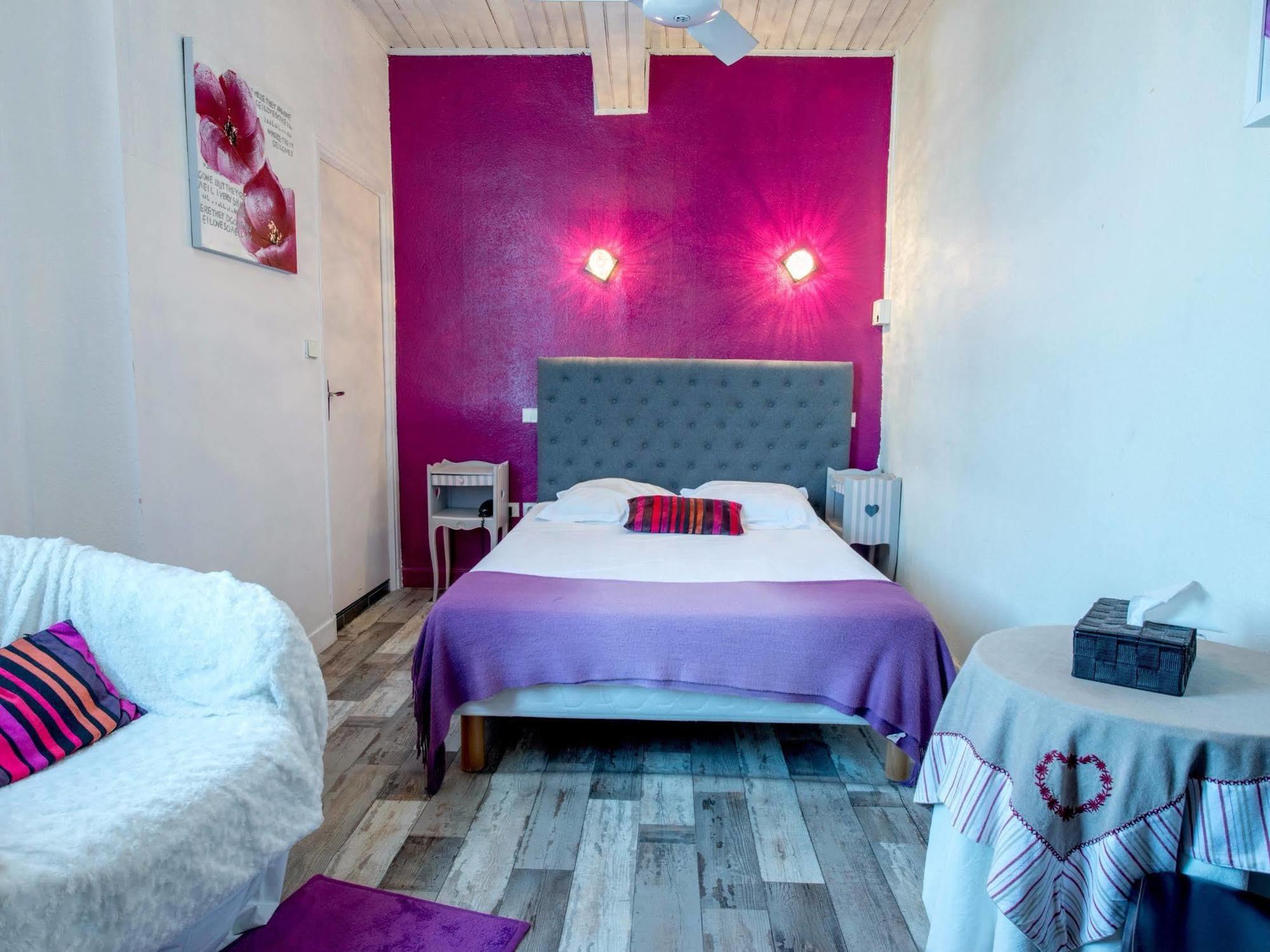Logis Hotels - Hotel Et Restaurant Les Voyageurs Tournon-dʼAgenais Eksteriør billede
